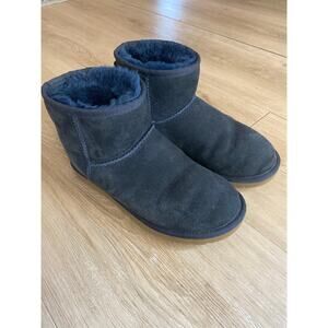UGG Australia classic short boots women’s size 6 navy blue suede cozy casual